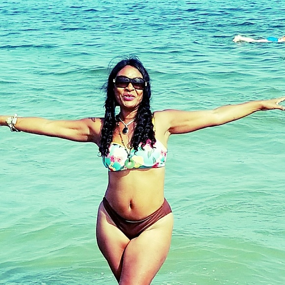 Meet your Posher, Elaine - Picture 5 of 11